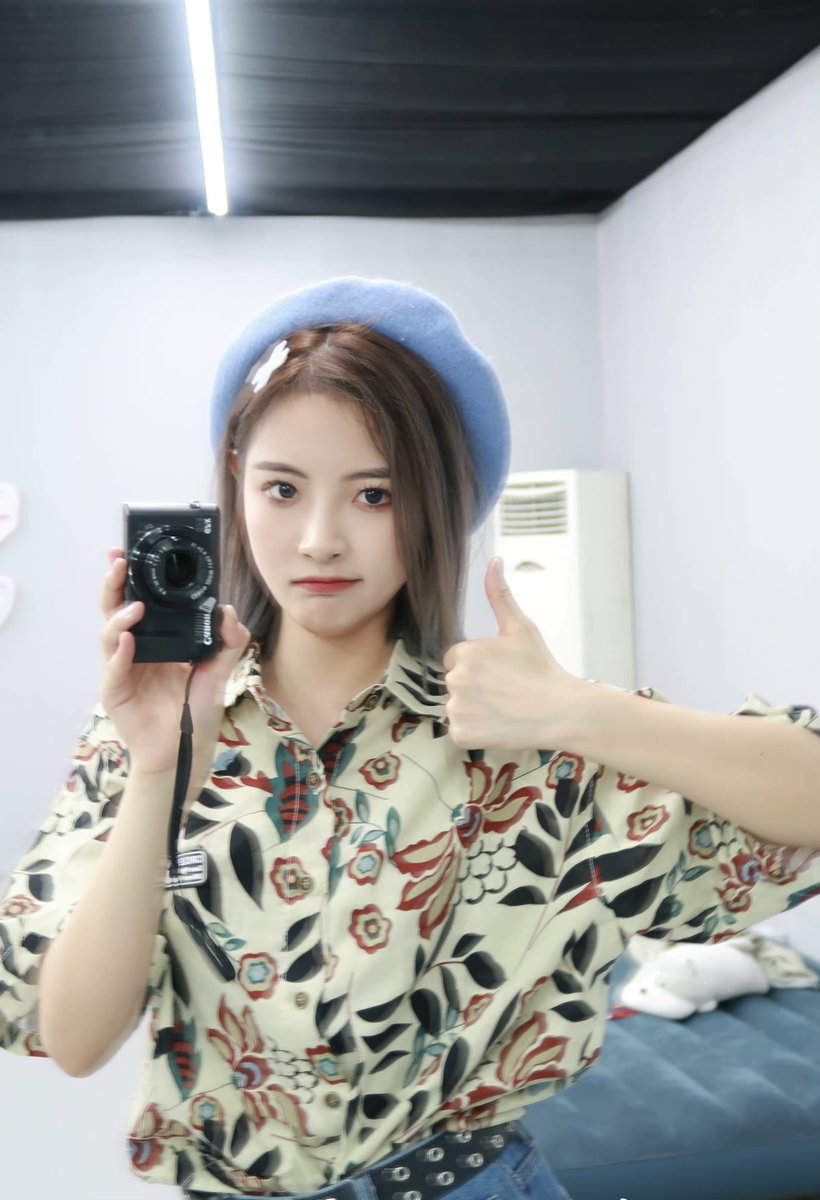 meet48infopage's tweet photo. NEXT IDOL REVEAL INCOMING

Jiaen, Li, from #SNH48 Team HII.(2m followers on Weibo) She’ll attend in #DCLMVMF22 wiz us~😼😼😼

Like, RT and follow @meet48infopage @meet_48 @wayne_maomao for ONE chance to win a customized greeting video clip from herself https://t.co/7Xew1Suszn