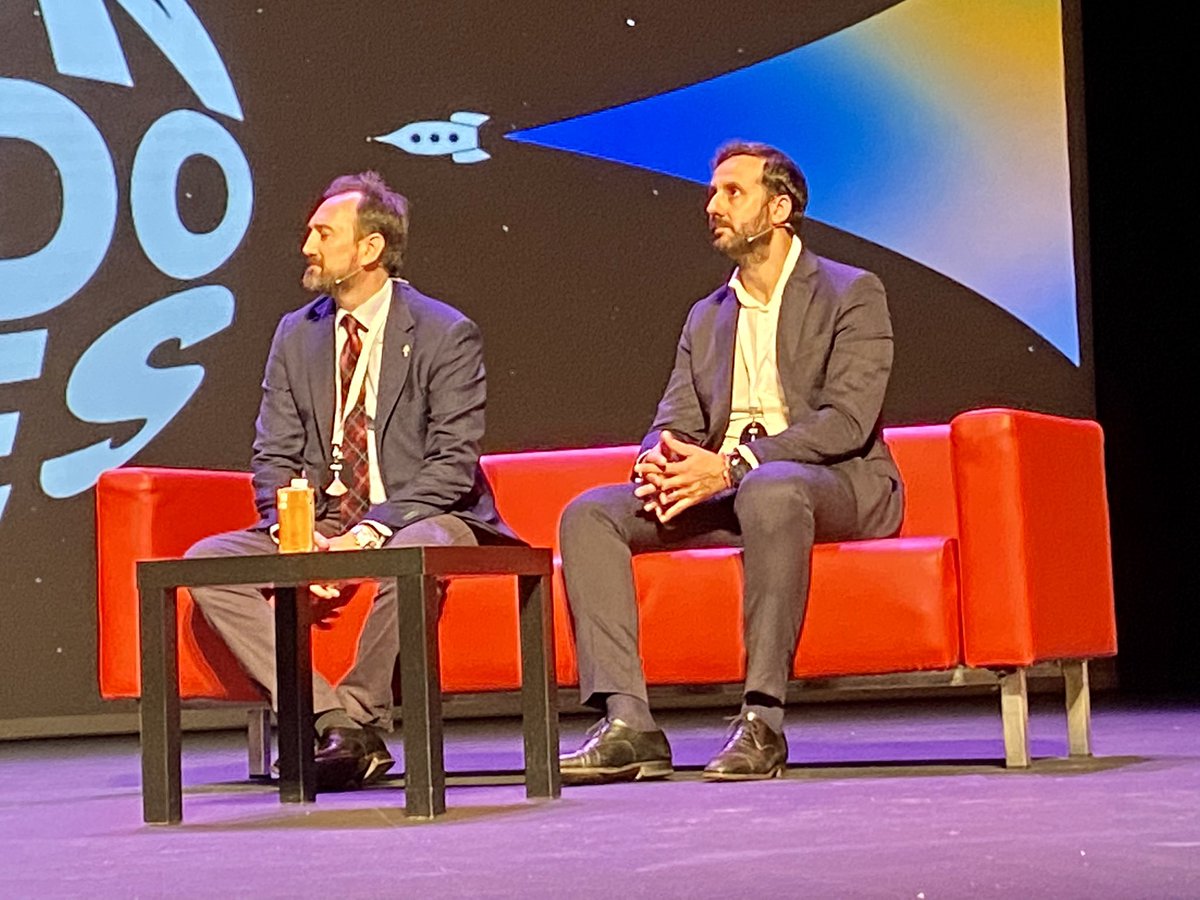 <a href="/c_recio/">Carlos Recio</a> , <a href="/andresromero/">Andrés Romero</a> , <a href="/jmdelasbayonas/">JM Ortiz G. de las Bayonas, PhD.</a> y <a href="/ginesangelgl/">Ginés Ángel García ♻️</a> , los cuatro presidentes en los 25 años de <a href="/AJERegionMurcia/">AJE Región de Murcia</a> #CongresoFundadores #Aje25