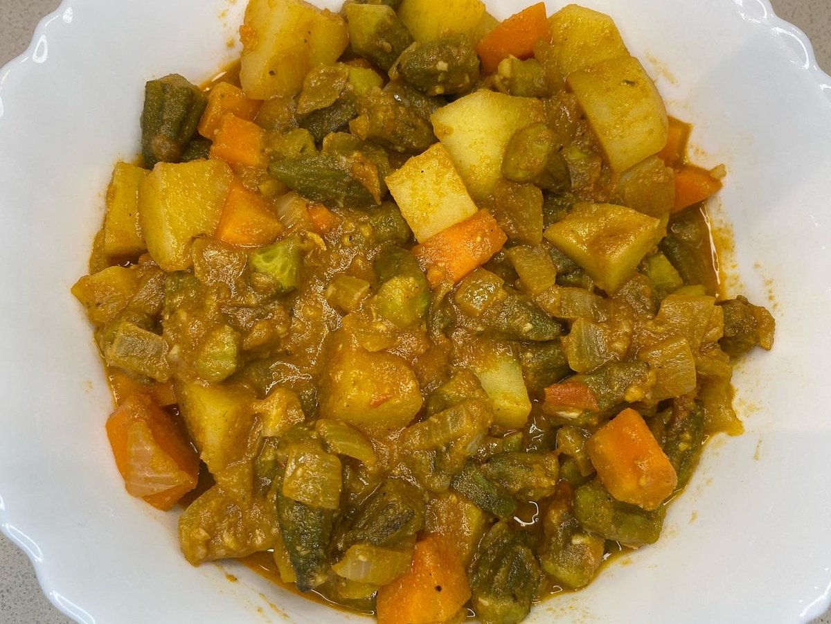 asedoskitchen's tweet photo. Bamia Thabiek (okra stew) cooked with carrots &amp; potatoes 🌱

#SSOT Recipe on YouTube 👉🏾👉🏾 https://t.co/bQYGD5eSiD
.
.
.
.
#bamia #okra #vegan #veganrecipe #asedoskitchen https://t.co/djFovaGG7i