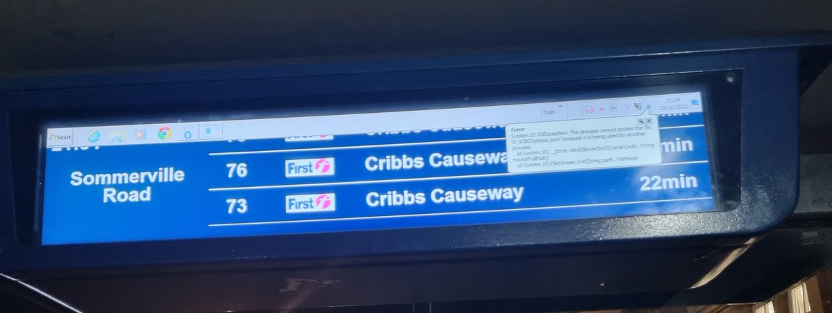 Imranicus's tweet photo. Nice to see that despite jacking up the fares #FirstBus are still running their systems on an archaic #WindowsXP installation prone to failure.
#WorstBus https://t.co/zcbOuwkHVx