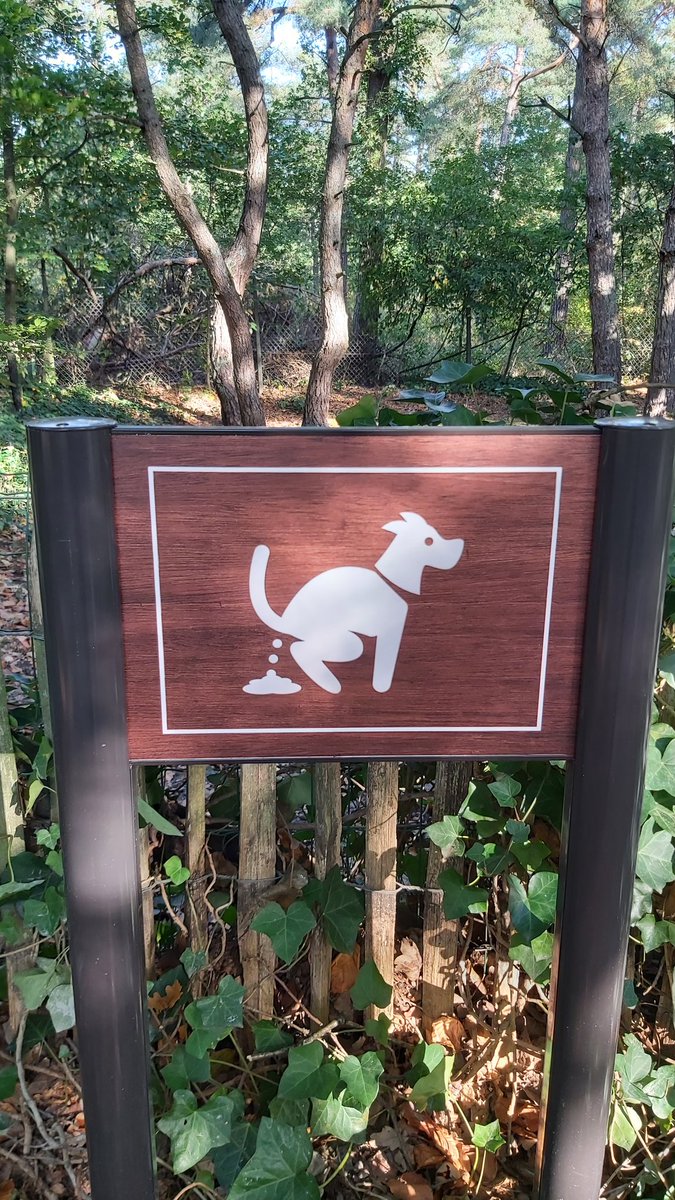 ReadCaro's tweet image. I'm in Belgium, where the doggy park signs aren't leaving anything to the imagination