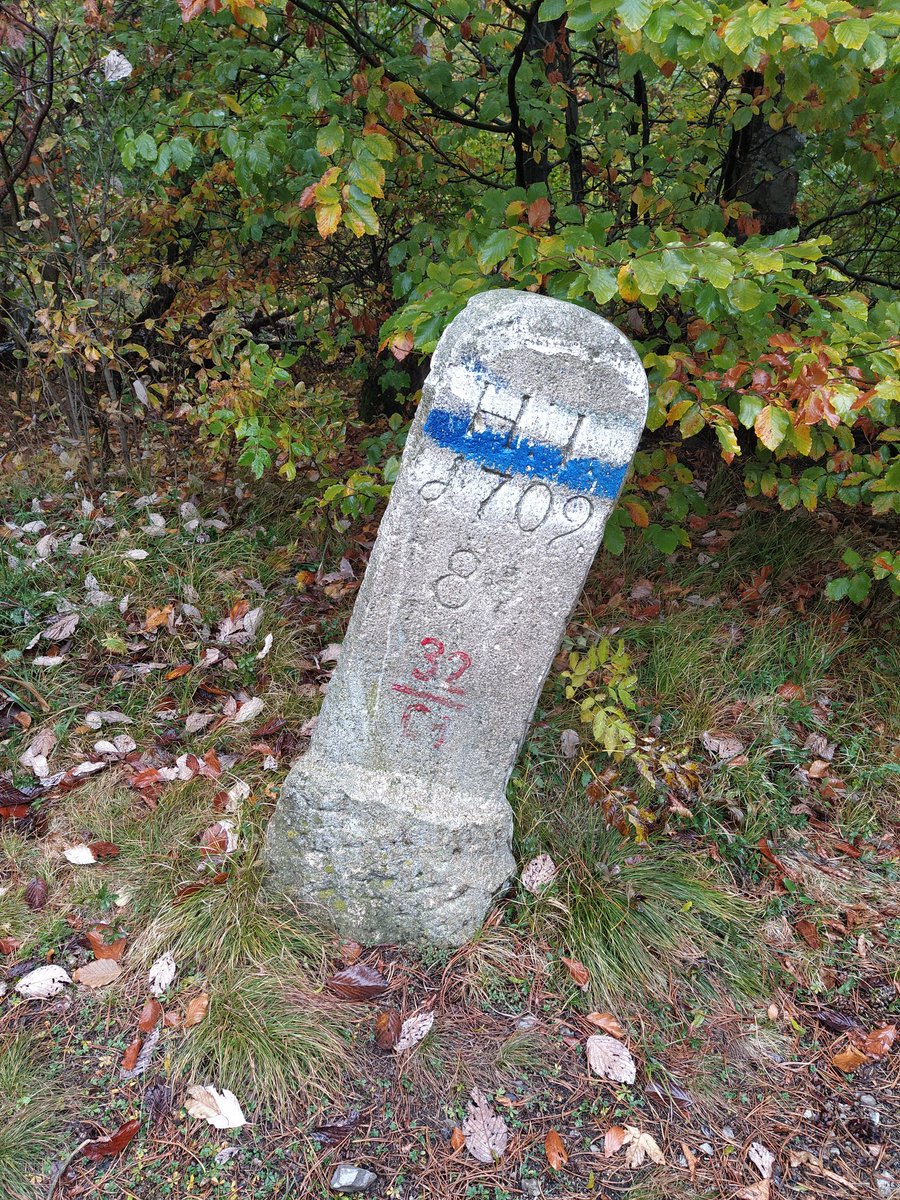 a_kind_of_space's tweet photo. Hiking always gives you interesting findings. Old border stones from Monarchy time. #vienna #Austria https://t.co/2FCMBKTWyJ
