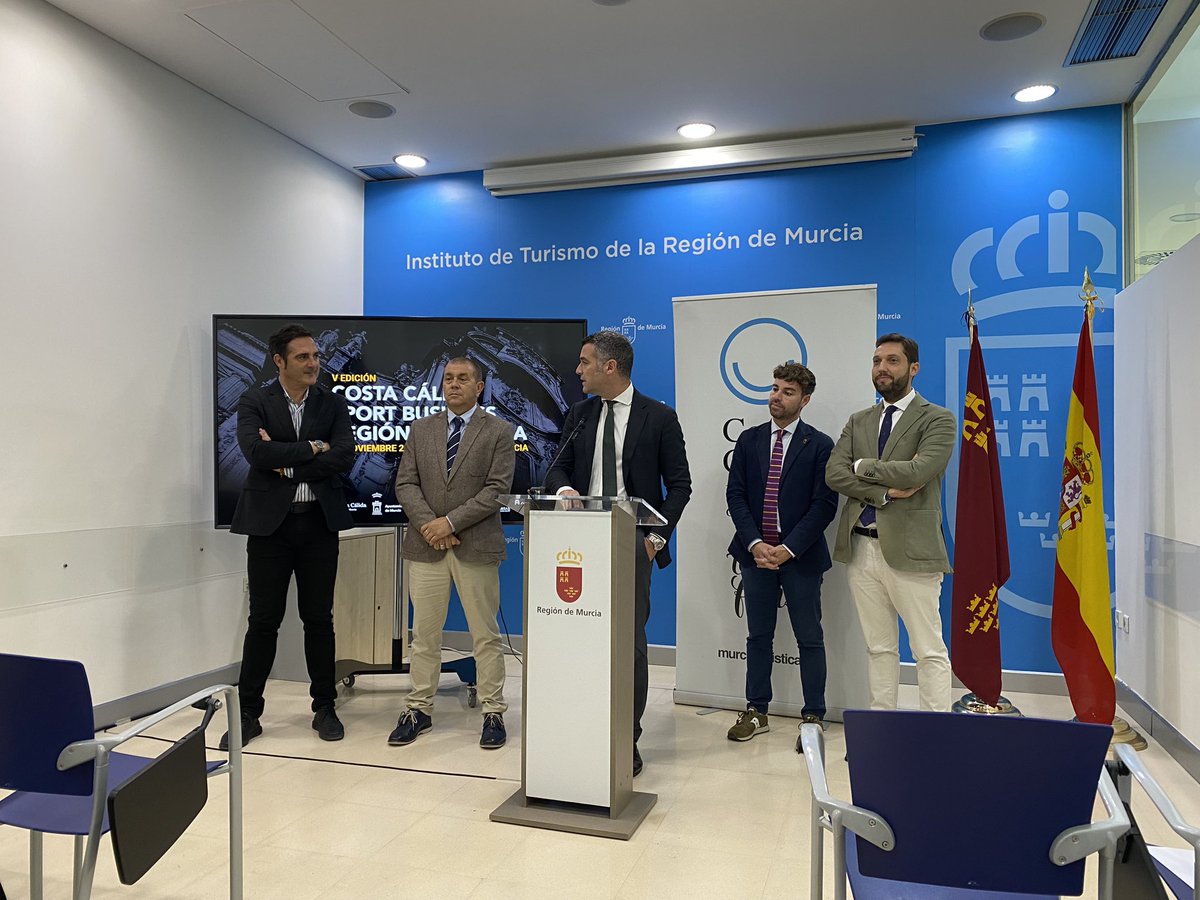 Toma la palabra <a href="/AntonioRuizPB/">Antonio Ruiz</a> :”Agradecidos a <a href="/itremurcia/">Instituto de Turismo de la Región de Murcia</a>, <a href="/DeportesMurcia/">Deportes Región de Murcia</a> la confianza en el congreso.”
“Es un placer que sea la V Edición y de que más de 3.000 personas hayan pasado por el congreso.”