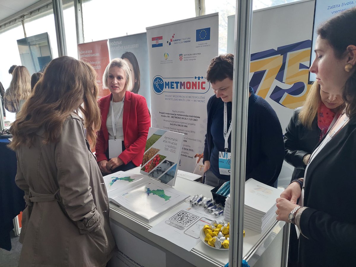 DHMZ_HR's tweet photo. Ona je 3. godina Geofizike.
Sljedeće godine ima kolegij praksa pa se raspituje u koji sektor bi išla, kod kojeg mentora...
#WISe2022 #DanKarijera @PMFZAGREB https://t.co/yJzrWctxKD