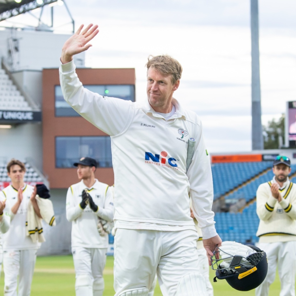 LegendFibre's tweet photo. COMPETITION: Today is the LAST day you can enter our #competition with @YorkshireCCC. Closes at Midnight. Winner announced Friday 28th Oct.
FOLLOW US, LIKE this post, &amp; TAG a friend to win a signed shirt by ex- club Captain Steve Patterson. 
#idontlikecricketiloveit #fullfibre https://t.co/4SvaClRbXU