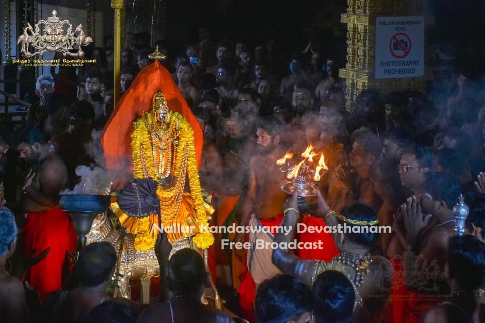 NallurTemple's tweet photo. Nallur Kandaswamy Temple
Kandha Sashti Festival – 1st Day 🙏🏼 #ௐ #முருகா #நல்லூர்முருகன்துணை  #நல்லூர்கந்தன்துணை #நல்லூர் #யாழப்பாணம் #Nallur #Jaffna #SriLanka #Worship https://t.co/QlwkIGxjgp