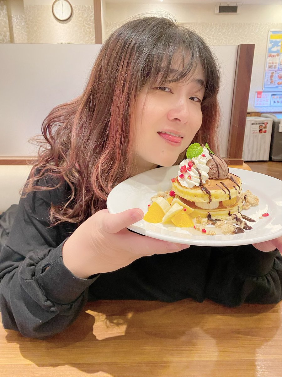 rab_hiyo's tweet image. #外山ひよさんの誕生日を祝いに来たなう
に使ってもいいよ

#デニーズバースデーデザート🎁
#爆破亭爆破家くんはフリー素材？