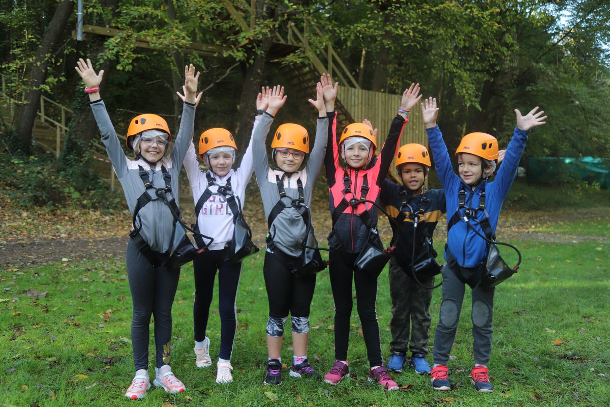 villepoissy's tweet photo. #Sports #Vacances Les jeunes pisciacais inscrits au dispositif "Sports vacances" (6-10 ans) d'automne profitent d'une session accrobranche sur le site @AccroCamp situé dans le parc du château de Villiers ! 🌳 https://t.co/b8KSZo1WBQ