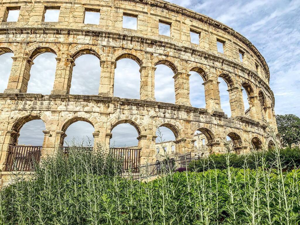 mountienator's tweet photo. Pula Arena, Croatia

#mountieontour
#rovinj
#rovinjcroatia
#beautifulcroatia
#croatia
#topofcroatia
#hrvatska
#istrien
#kroatien
#urlaub2022
#sonne
#vanlife
#t5camper
#mitdembullyunterwegs
#istarska
#pula
#pulaarena
#pulaarenacroatia
#mtbcroatia
#istrabi… https://t.co/5yey0An920 https://t.co/xAgVGUBjSi