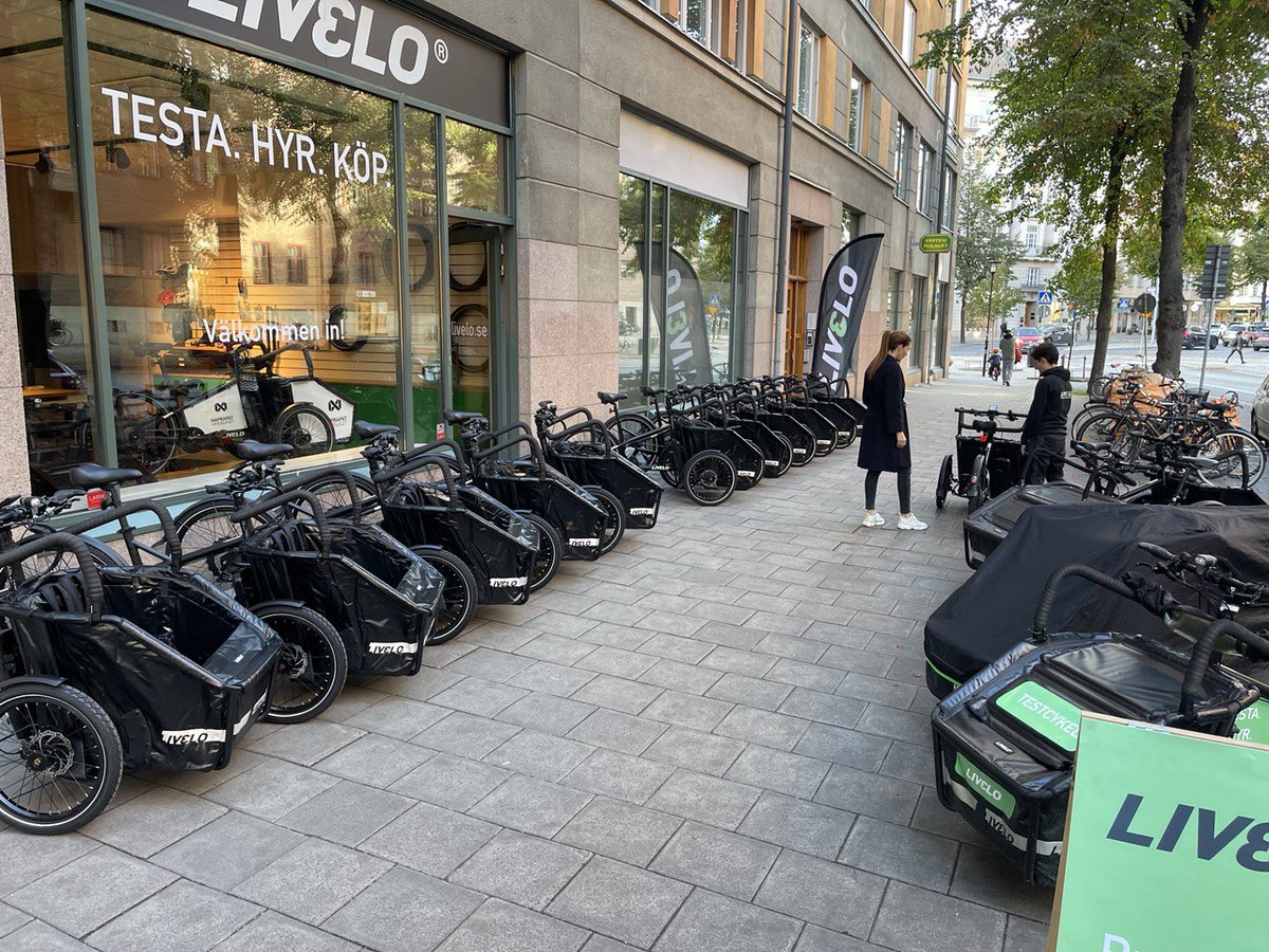 Äntligen har vi jobbat ikapp med våra utleveranser av cyklar. Monteringen i Svenstavik har kört på med högsta fart. Leveranstiden är nu nere på c:a 2 veckor. Glöm inte prishöjningen 15e november. Läs mer på livelo.se #livelobikes #thebetterlife #familjecykel