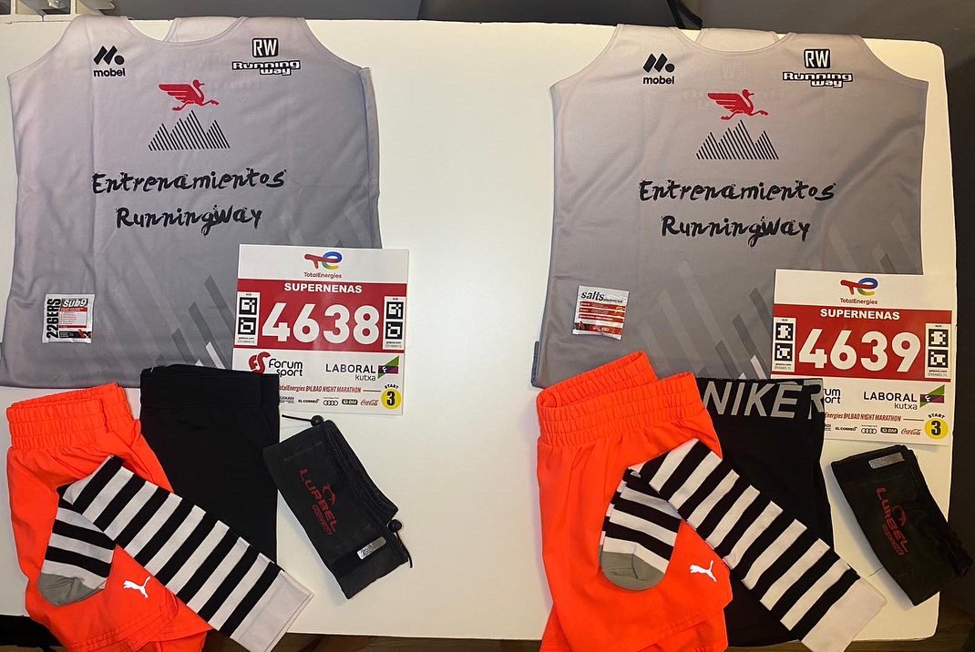 RunningwayTT's tweet photo. Las Supernenas (Inma y Lurdes) volvieron a disfrutar con un dorsal en su superficie favorita, el asfalto.
Fue el sábado en el @BilbaoMarathon https://t.co/i1NpGfBUQM