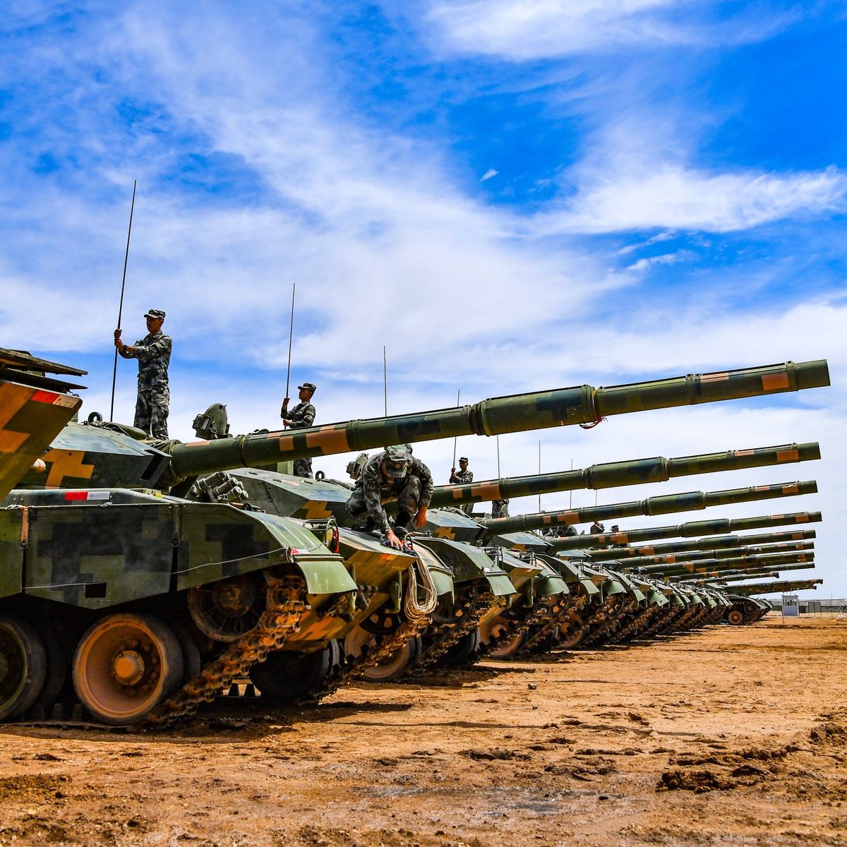 Defence_IDA's tweet image. Chinese Tank Columns of Type 99A Main Battle Tank, The ZTZ99A or Type 99A is third Generation tank currently in service with Chinese Armed Forces.

#China #Type99 #MBT #Chinese