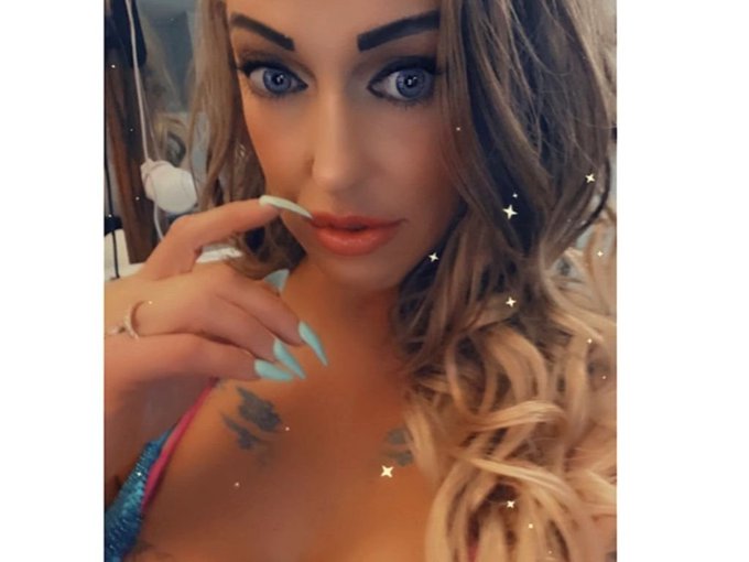 I'm online right now on Skyprivate - pay-per-minute system for Skype live shows. Call me right now in