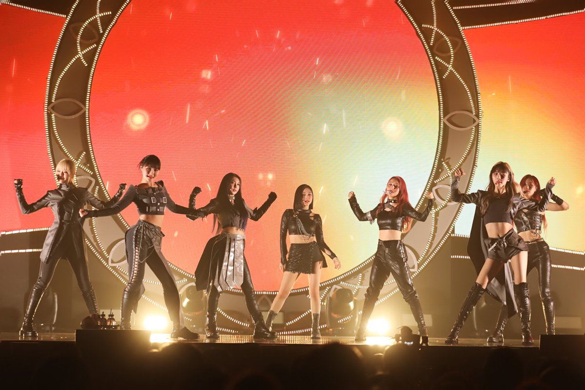 MARYYYYY777's tweet photo. PLEASE SOMEONE FIGHT FOR US🔥🔥🔥 #MAMAVOTE #dreamcatcher https://t.co/A4AGk3voCZ