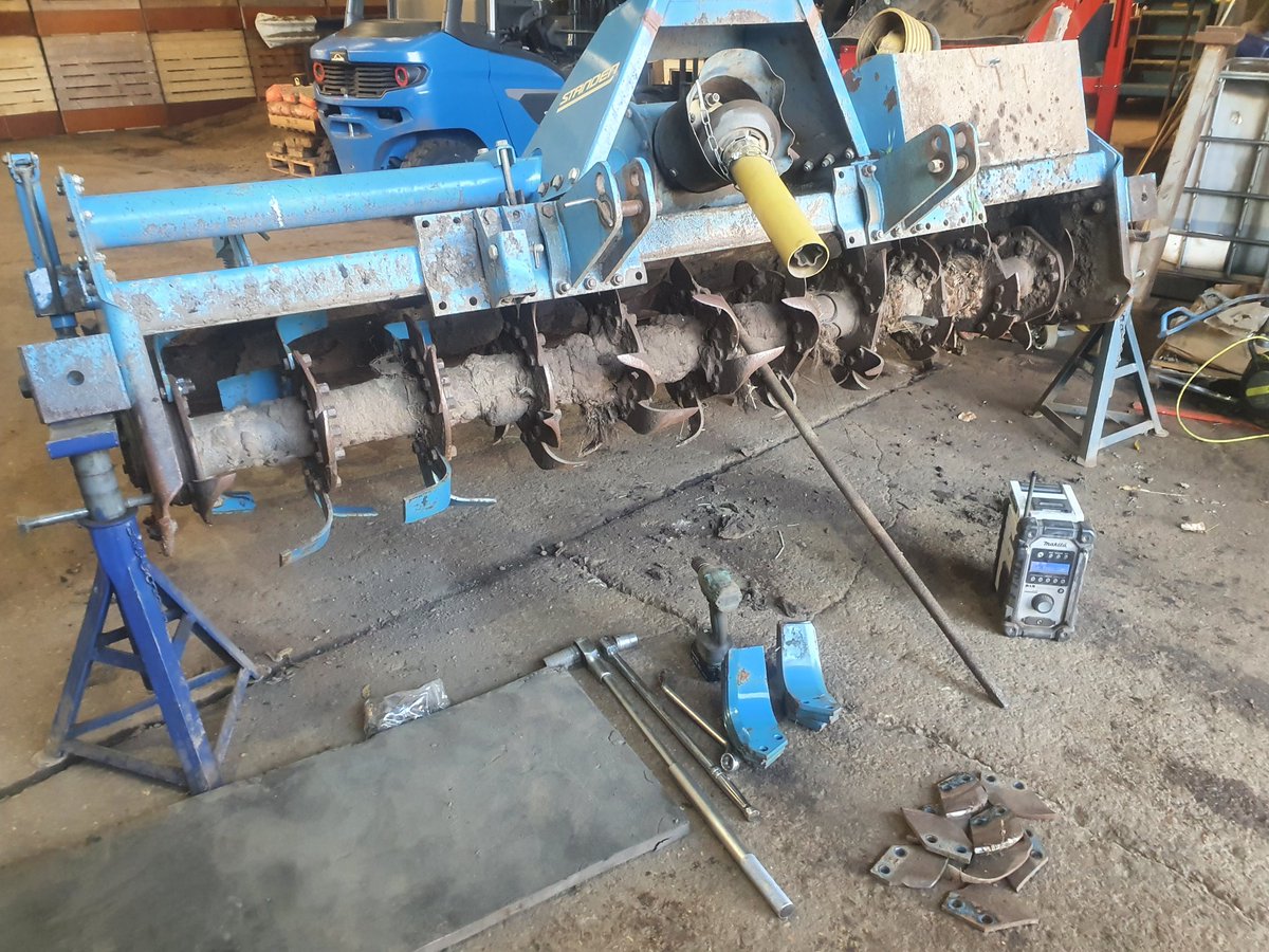 Now teeth for the rotorvator today. Whoever used it last I don't know what they were trying to achieve but it wasn't chopping anything 🤦‍♂️