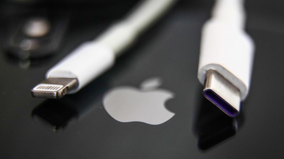 Forbes's tweet photo. ‘We’ve No Choice’: Apple Says iPhones Will Switch Over To USB-C Chargers To Comply With New EU Law https://t.co/VATWorfUKw https://t.co/IlAshF9UN1