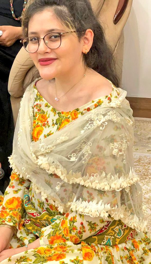 چهلم 
چهار آبان 
چهارشنبه 
#مهسا_امینی