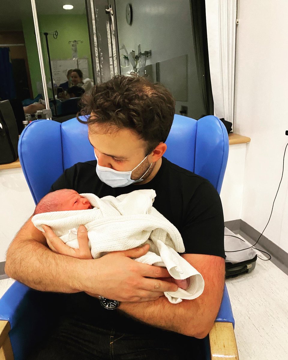janvier89's tweet photo. I have to say I’ve always loved my job but I am loving my new job as mummy to this wee man even more 👶🏻💙🍼 This is George born on 17th October, he is just amazing! Ryan and I are loving life as a family of 3 as we navigate life as new parents 😊 https://t.co/B4H8IUdj1D