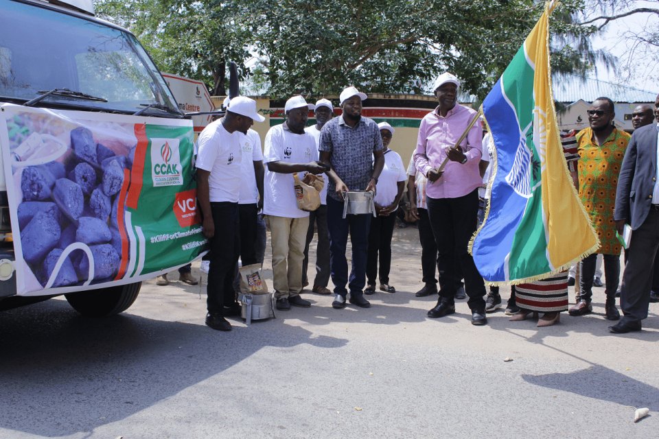 KenyaSafi254's tweet photo. Kilifi County has launched strategies to adopt clean cooking solutions to combat climate change dubbed Voices For Climate Action.
The county is among the mostly affected by #ClimateChange due to deforestation.
#KenyaSafi #VoicesForClimateAction #ClimateAction https://t.co/UClimHJA0z