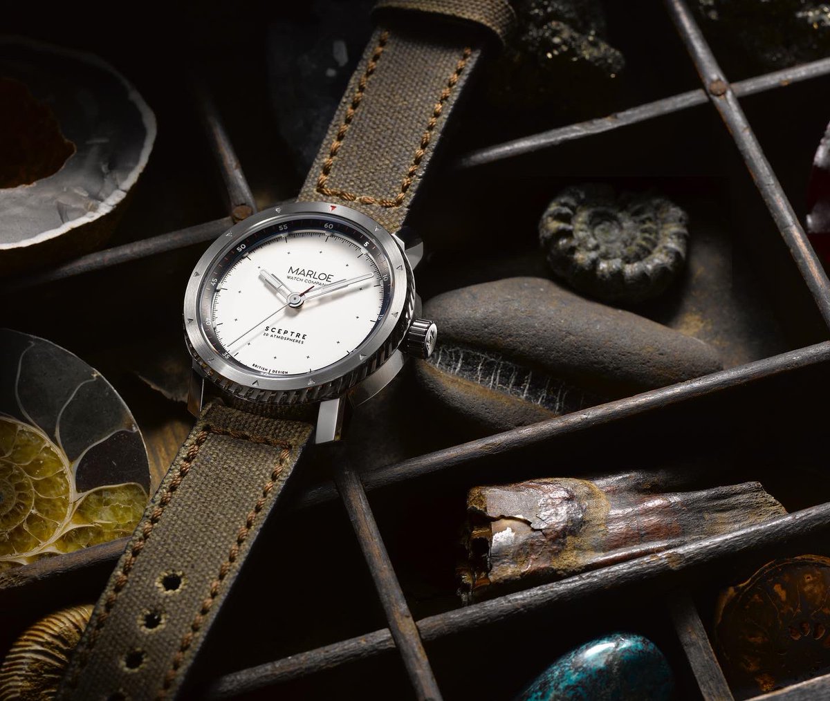 LittleRedHQ's tweet photo. Out today, @marloewatchco has unveiled sub-surface watch, Sceptre. Capable of reaching 200m under sea level, it’s designed to look spectacular above or below the ocean waves. Discover more here: https://t.co/idaIgFhoqM
#marloewatches #britishbrand #watchgeek #prclient https://t.co/h9srsDMpox