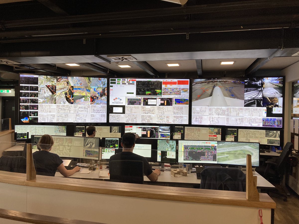 stwrtj's tweet photo. City operations centre — Hamburg style! https://t.co/v1ttiIuGYG
