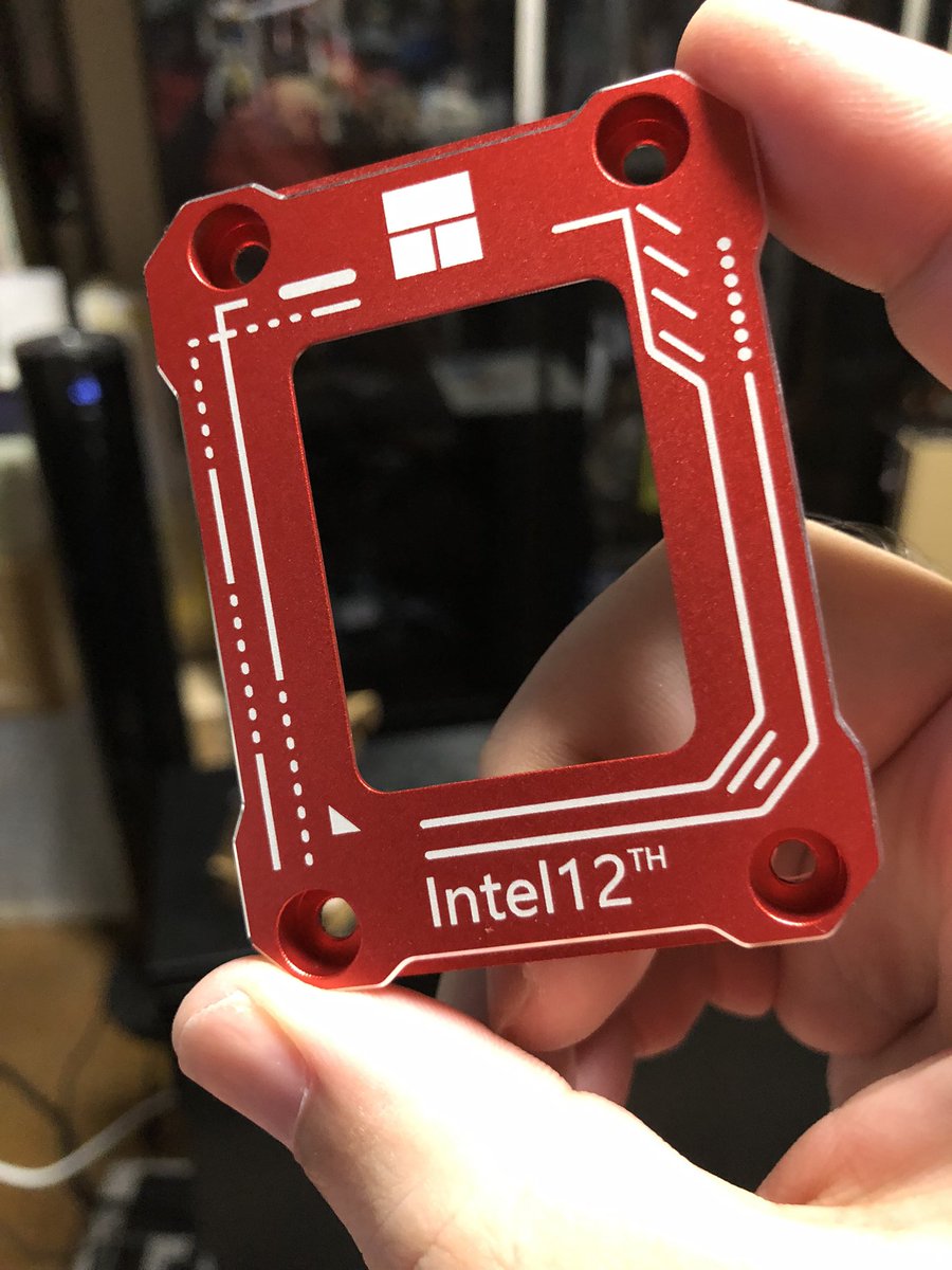 注文してたLGA1700用のCPU湾曲防止金具が届いた。結構外箱とかもしっかりしてる。今夜の仕事がひと段落したら取り付けてみます! 