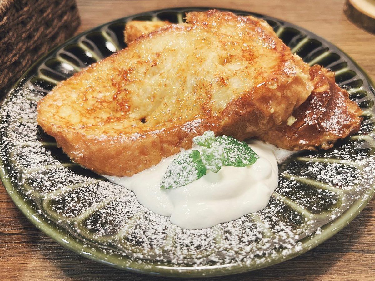 aru3aru3aru3's tweet photo. 東大阪は河内花園のカフェ、テルチェ(Telche)。温厚なマスターが営まれているお店です。 インドネシアのマンデリンをベースにしたブレンドはワインのような果実味のある香りで後味すっきり。フレンチトーストはメープルシロップたっぷり。マンゴースムージーも果実しっかり。
#テルチェ #Telche https://t.co/fHhk4mH9tn