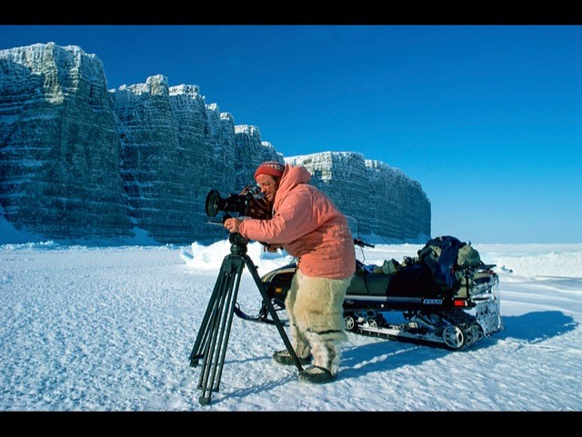 Ever wonder how those incredible shots of wildlife on nature shows are captured? Emmy and BAFTA award winning @DougAllanCamera is usually the man behind the lens, he joins @SineadBrassil for a chat about his exciting career on today's 11-1