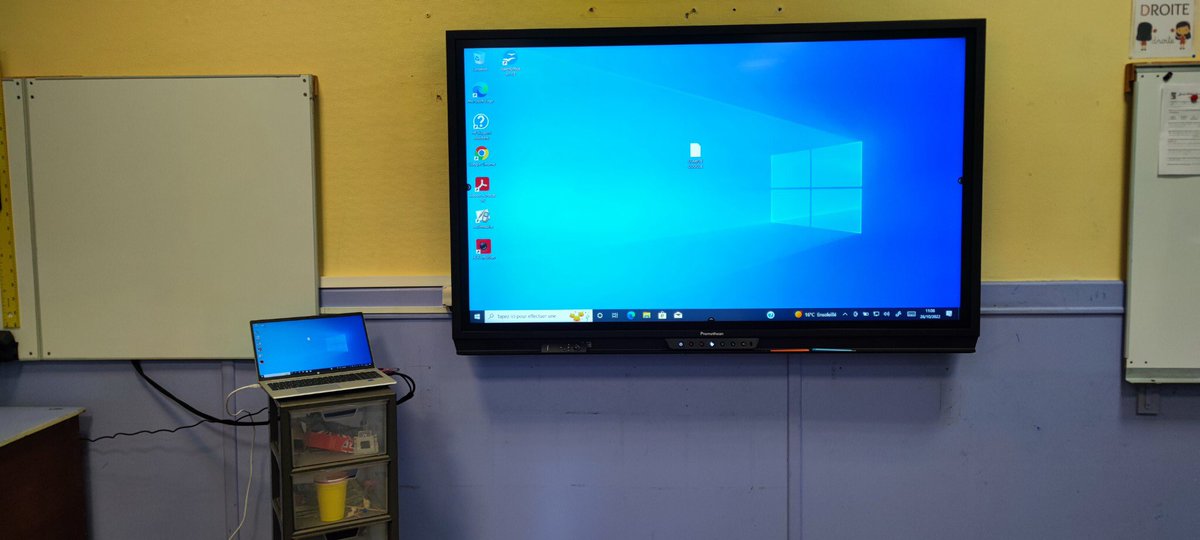 zazbdt03's tweet photo. 🔵 Installation ce matin d’un Écran Numérique Interactif (ENI) à l’école primaire de Voussac. Projet mis en place et financé par notre Comcom Commentry-Montmarault-Néris. Pour que les enseignants et nos enfants du RPi évoluent avec des outils performants. 👩‍🏫 👨‍👩‍👧‍👦 🙂 https://t.co/ku10RqYm4A