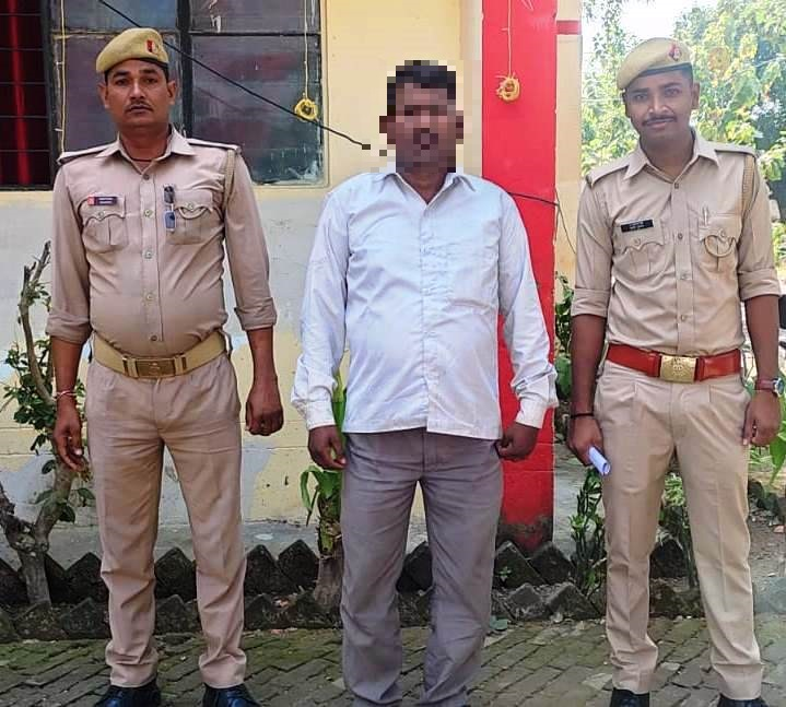 siddharthnagpol's tweet photo. थाना चिल्हिया पुलिस द्वारा 01 नफर वारण्टी अभियुक्त को गिरफ्तार कर माननीय न्यायालय भेजा गया।
#Uppolice 
#siddharthnagpol https://t.co/bBFrrH7TQQ