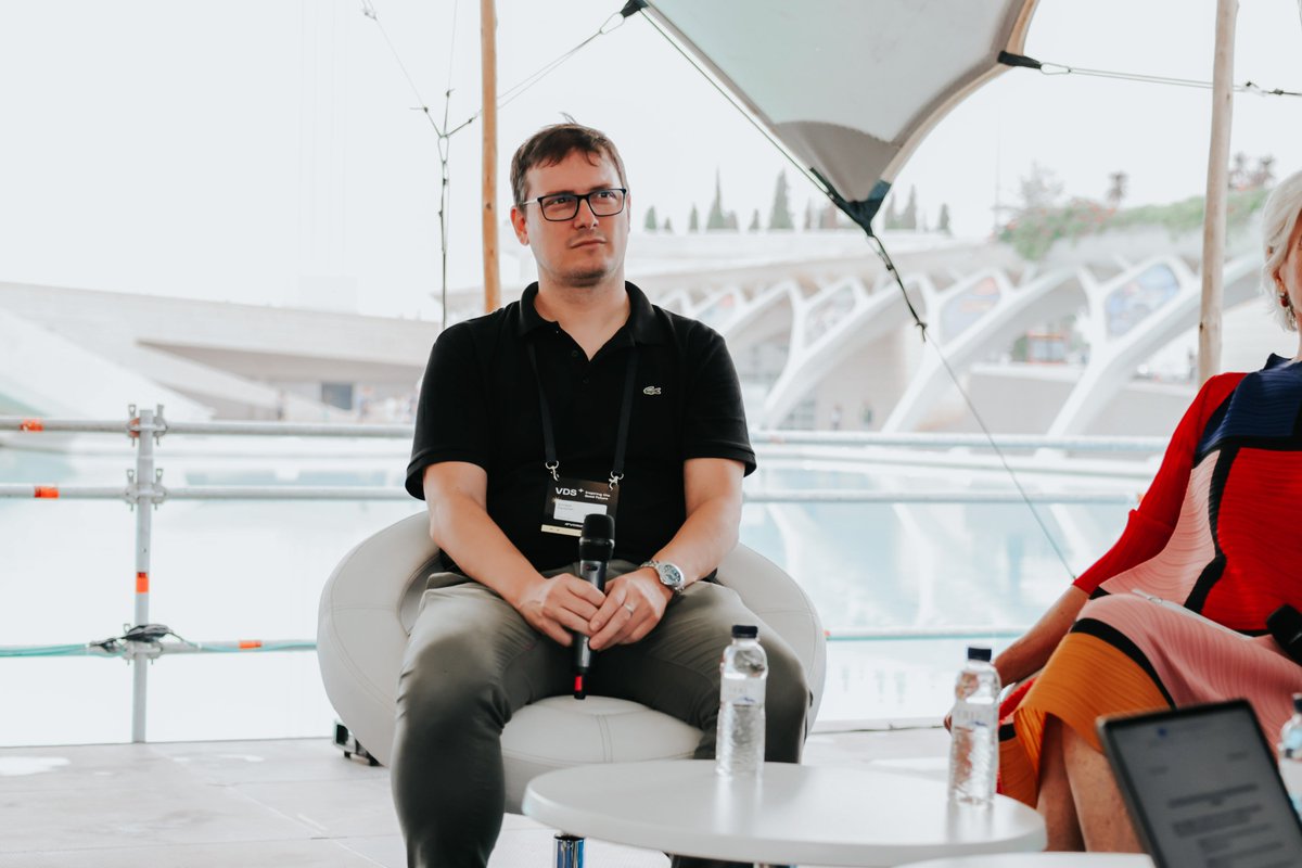 The session 'How to Build a Great Board of Directors for Early or High-Growth Stage Companies' has just started! 👥

📍 Innovation Stage

📸 <a href="/SunnyBates/">Sunny Bates</a>, <a href="/enriquepenichet/">Enrique Penichet</a>, <a href="/htorras/">Helena Torras</a> and @JavierArtiach as a moderator