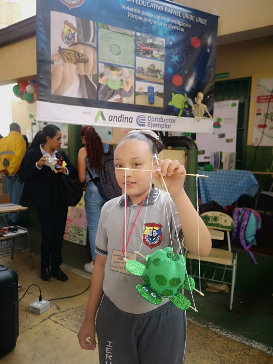 soyalejangu's tweet photo. El SER+STEM se vive en los colegios de Medellín #TransformaciónEducativa #ComboTortuga https://t.co/3cjftMgqxJ