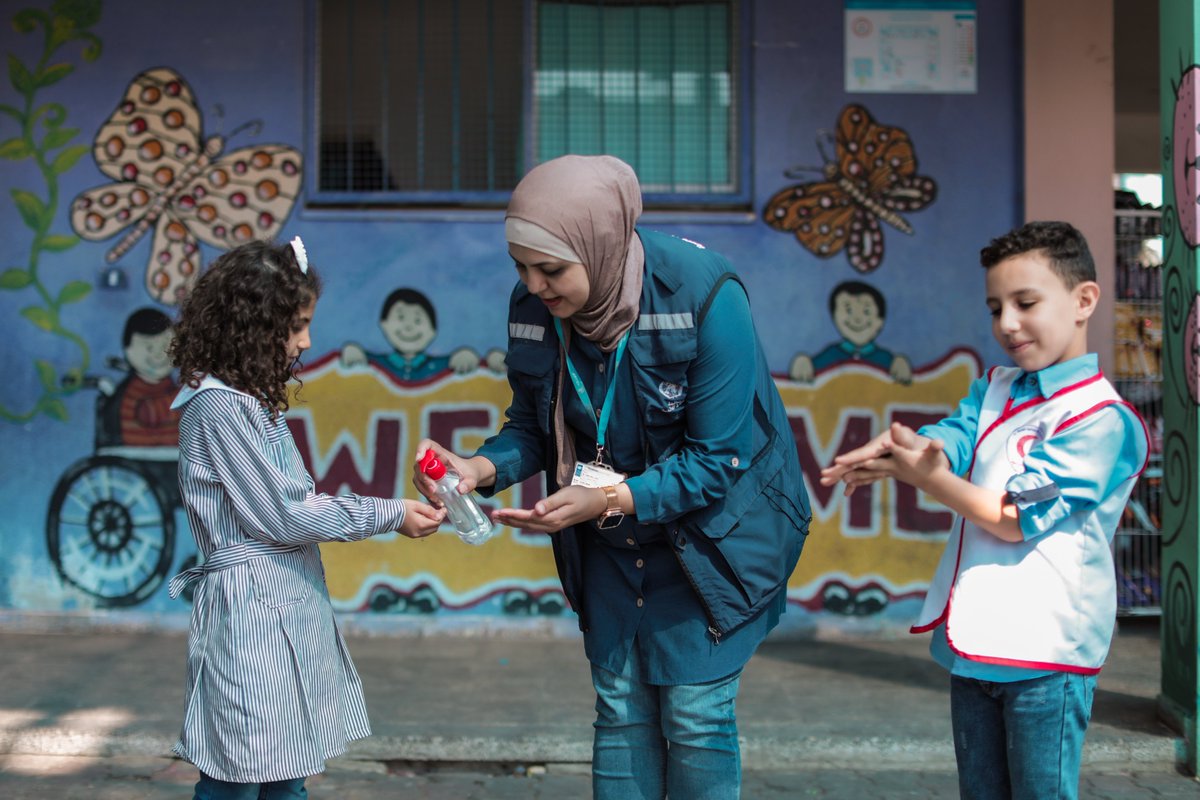 🖐️Hand hygiene is an effective & affordable way to prevent the spread of #COVID19 & other diseases. 🧴Recently, we helped children at @UNRWA schools in #Gaza understand this important lesson so they can protect themselves & others from getting sick by keeping their hands clean.