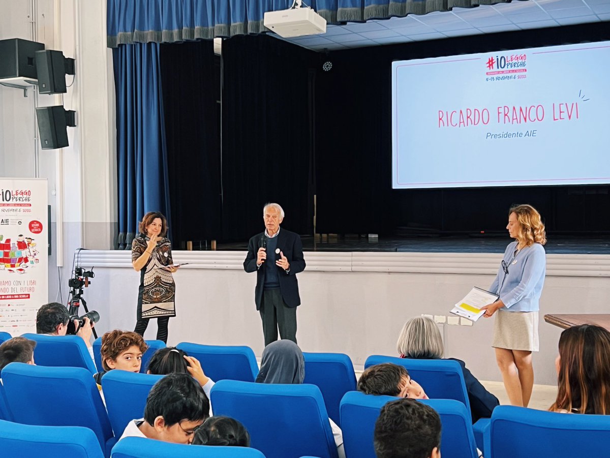 “leggete, perché leggere è diverentissimo” il Presidente #AIE #RicardoFrancoLevi parla ai bambini durante la #conferenzastampa #ioleggoperché