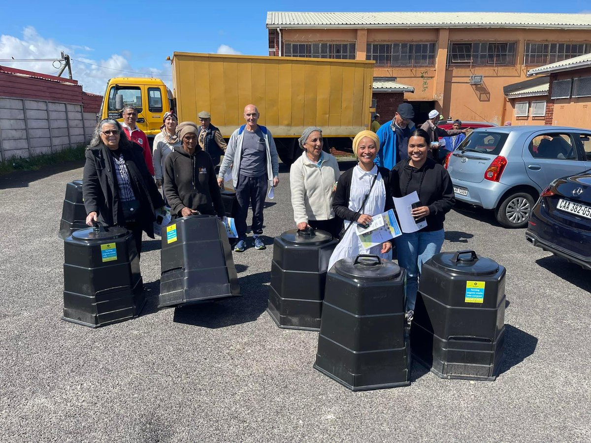 WARD 48 | COMPOST BIN DISTRIBUTION | Thank you MMC Grant Twigg and Urban Waste Management for the compost bins. We are ready to reduce what we are sending to the landfill by recycling what we can in our homes and using the compost in our home and community gardens!