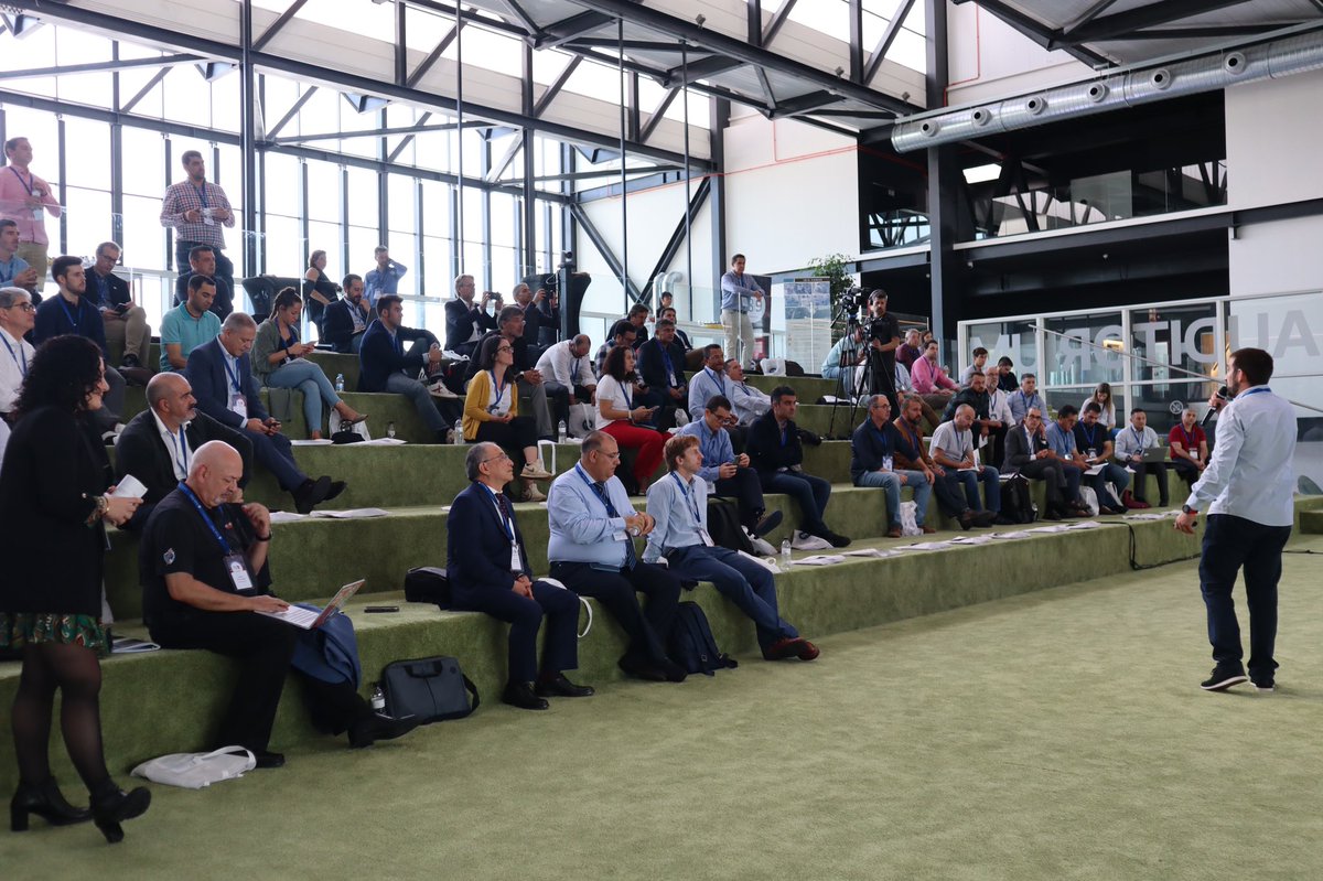preditecirm's tweet photo. Mario Cabezuelo de #MarquesadoSolar nos presenta “Lubricación basada en la condición” Gracias Mario por acompañarnos hoy!! #9foro #mantenimientopredictivo #predictivemaintenance #industria40 https://t.co/XsVJwwUj2b