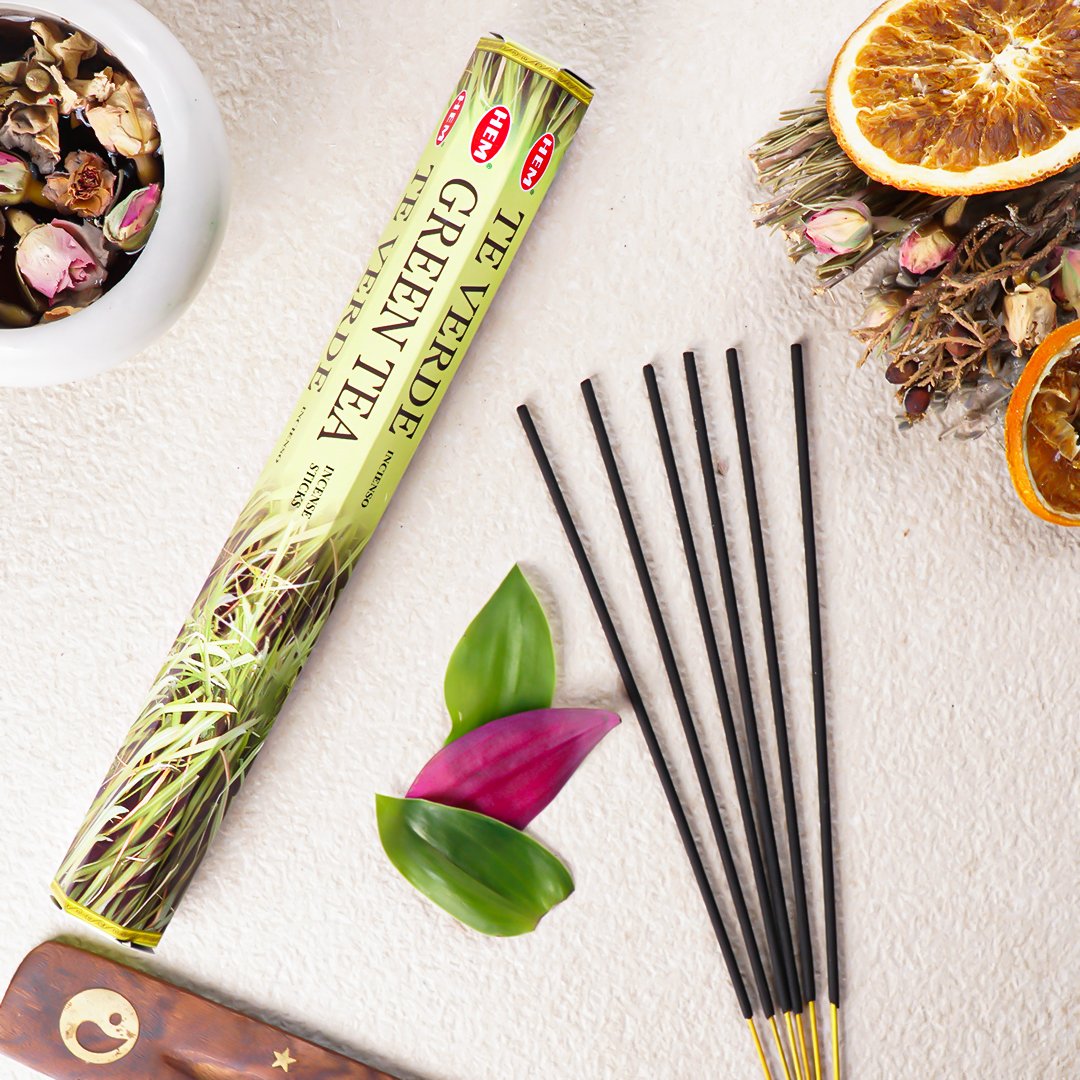 Hem Yeşil Çay Çubuk Tütsü🌱

🌱Yeşil çayların kullanılmasıyla yapılan rahatlatıcı bir tütsü çeşididir. Vücuttaki toksinlerin daha hızlı atılmasını sağlarken ruhu çeşitli kötülüklerden arındırır.

#tütsü #aromaterapi #aromatikbitkiler #yeşilçay #yeşilçaytütsüsü #hastalık #soğuk