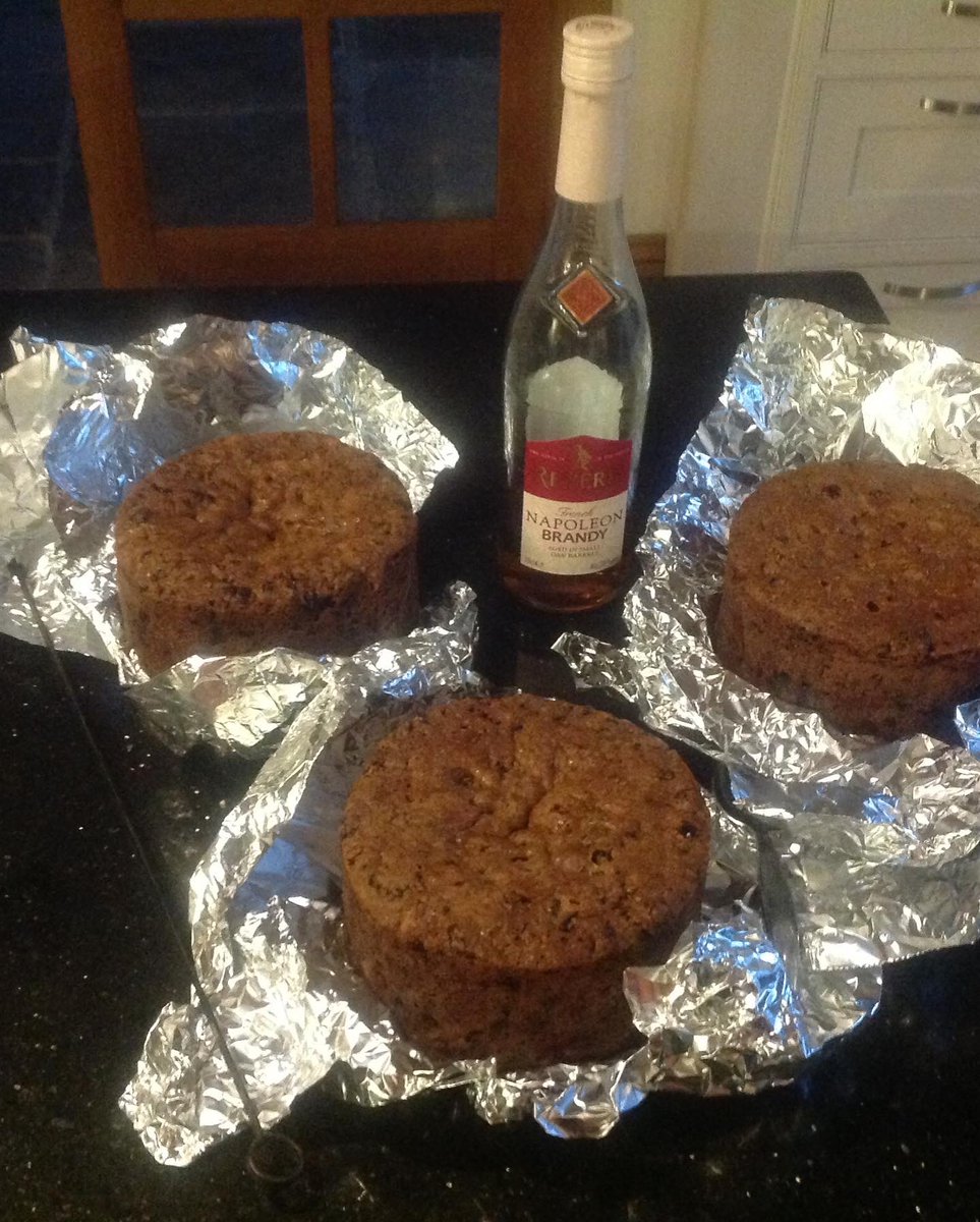 penistonepies's tweet image. #festiveseason #WorkShop2022 On 3rd November. Learn how to make cakes\puddings &amp;amp; be organised for #christmasday call Jacqui on 07796551653 for more info. £80pp includes lunch &amp;amp; produce to take home. #sheffieldfood #sheffieldis #yorkshirefood #cookingclass #bake #peakdistrict #fun