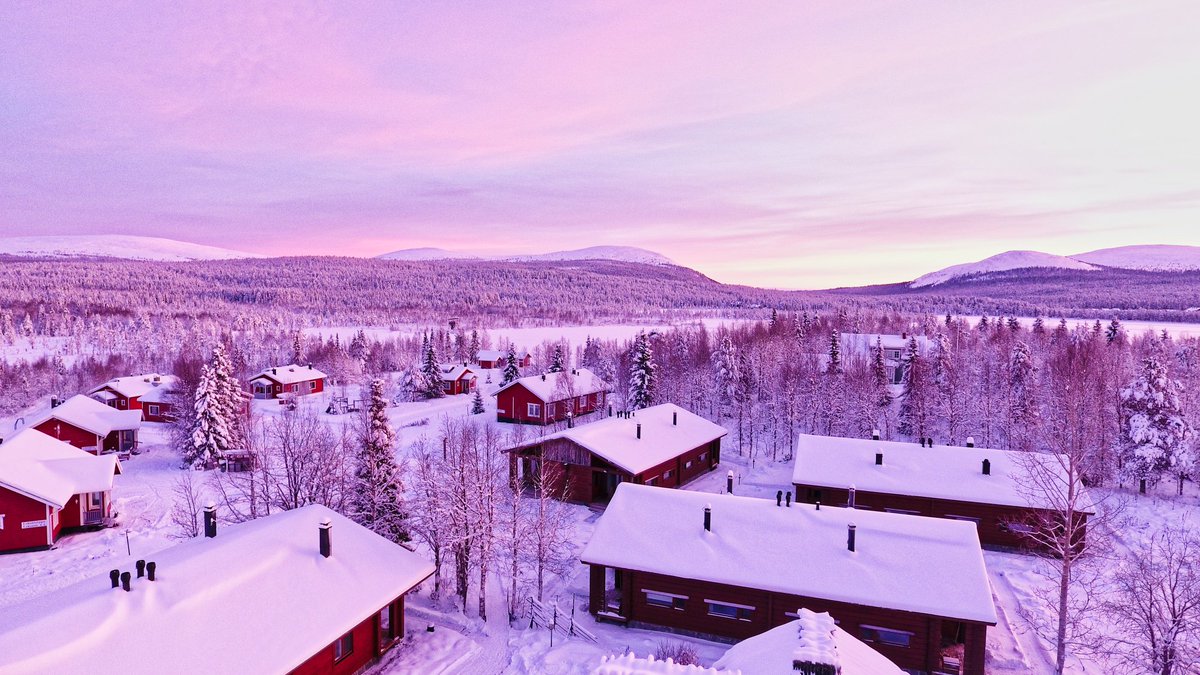 For those planning on visiting the arctic paradise of Äkäslompolo, also known as the Village of 7 Fells, there are two excellent accommodation options worth checking out: Hotel Ylläshumina and L7 Luxury Lodge: discoveringfinland.com/blog/hotel-yll…