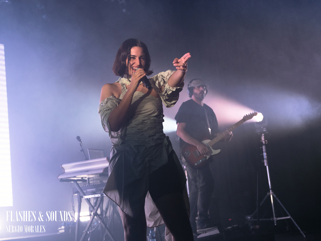 flashesandsound's tweet photo. El pasado domingo #mariaarnalimarcelbagés cerraban la gira Clamor en Madrid dentro del ciclo #tomavistasciudad y nuestro compañero @deepblackday nos lo cuenta con fotos, aquí 👇

 https://t.co/HhRxxQGJY4 https://t.co/tG5wDp3p7n