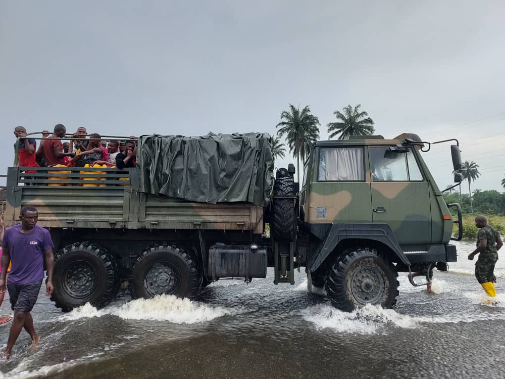 NigerianNavy's tweet photo. NIGERIAN NAVY HUMANITARIAN AND DISASTER RELIEF EFFORT: NIGERIAN NAVY SHIP SOROH AND PATHFINDER ONGOING ASSISTANCE TO CITIZENS STRANDED DUE TO THE RAVAGING FLOOD AROUND THE OKOGBE-IHIUKE-AHOADA AXIS ON EAST WEST ROAD FROM FRIDAY 14 OCTOBER TILL DATE https://t.co/Hp8Ja8AoPG