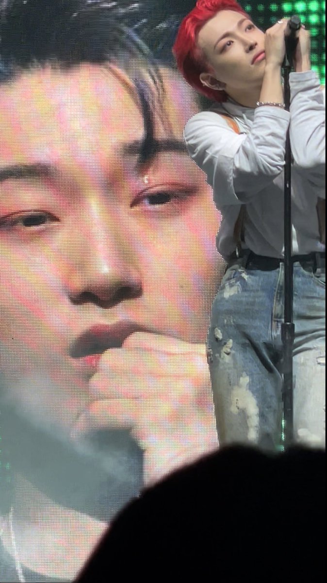 zzpolaroid's tweet image. 요즘내가하는짓
할일이 최산처럼 쌓여잇는데
김홍중자세로개열심히외면함