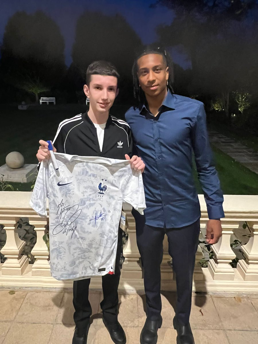 Celebrating giant football legends <a href="/CPFC/">Crystal Palace F.C.</a>'s Patrick Vieira and <a href="/Arsenal/">Arsenal</a>'s Arsene Wenger who inspire the next generation at <a href="/FranceintheUK/">French Embassy UK🇫🇷🇪🇺</a>! 

All at London Youth and North Paddington Youth Club send you un grand merci! 🇫🇷🇬🇧