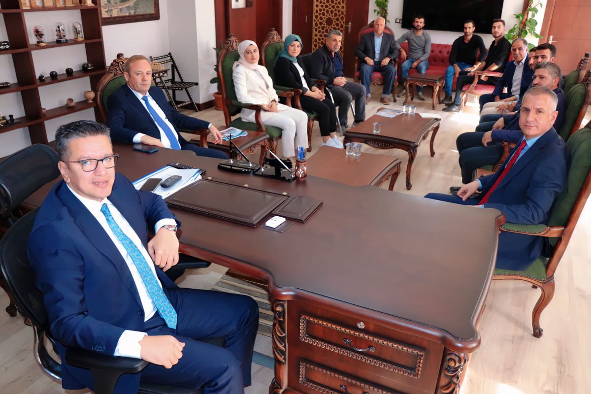 serfalbayrak's tweet photo. İl Başkan Yardımcımız @m_yvuz63 , İlçe Koordinatörümüz @VedatYURUM ve ilçe teşkilatımızla bir araya gelerek çalışmalarımızla ilgili istişarelerde bulunduk... https://t.co/9uTMvWC4Wb