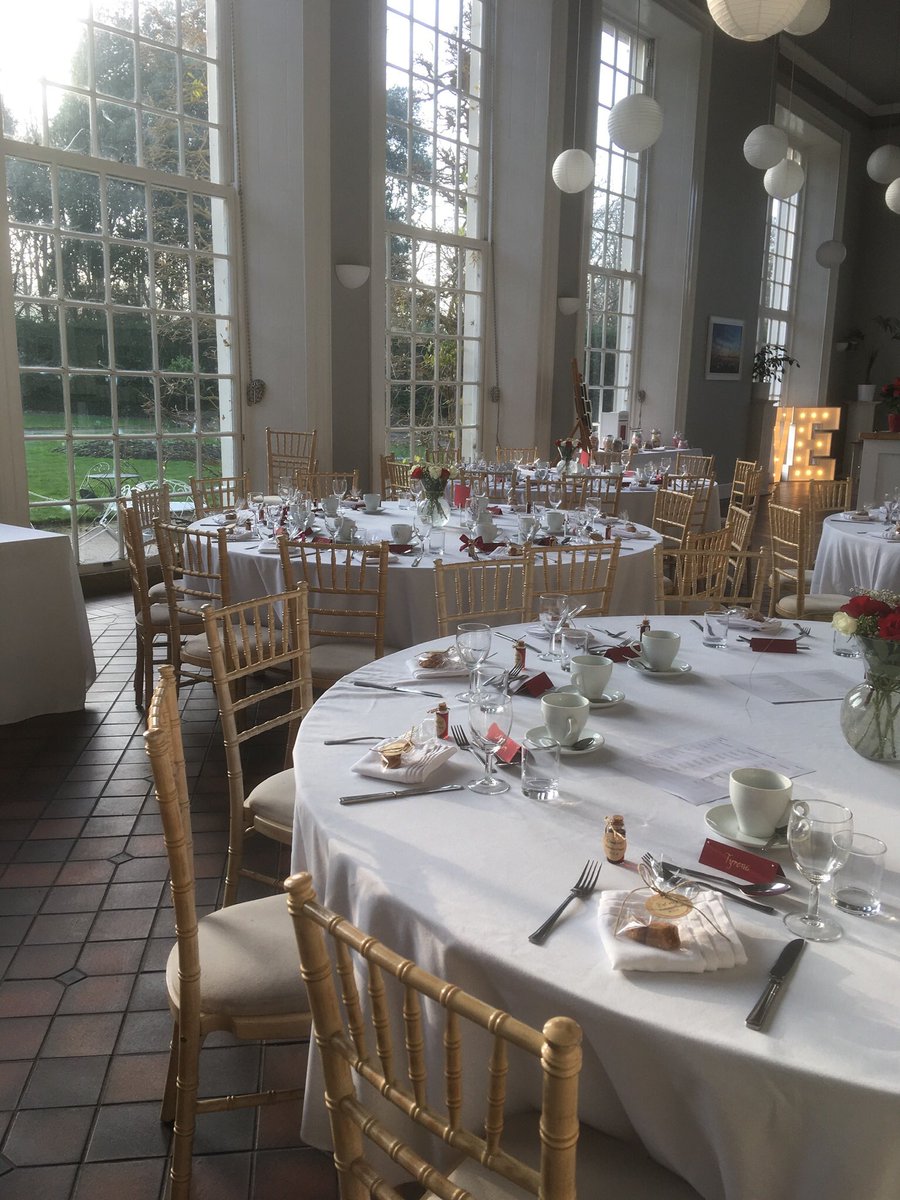 porshamcakesuk's tweet photo. Beautiful winter wedding from last year in the very pretty Orangery at Mount Edgecombe, Cornwall.
Lovely to make a square cake with fresh flowers from the Brideβs Florist to match the bouquets.
#cornishwedding #mountedgecombe #whitewedding #cornishweddingsupplier #porshamcakes https://t.co/2PEwHoFFYS