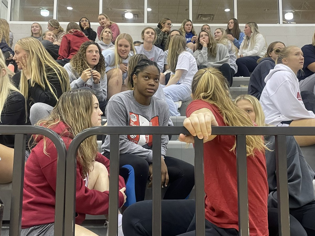 BHSproductions's tweet photo. Honored to facilitate an #INclusiveHC engagement with @HastingsBroncos @HCBroncoWBB & @VBHastings.
We focused on how our simple acts drive diversity, equity, inclusion & belonging.
Each put forward self-action steps to engage self, their team, athletic & campus community. https://t.co/CSRhrlBldB