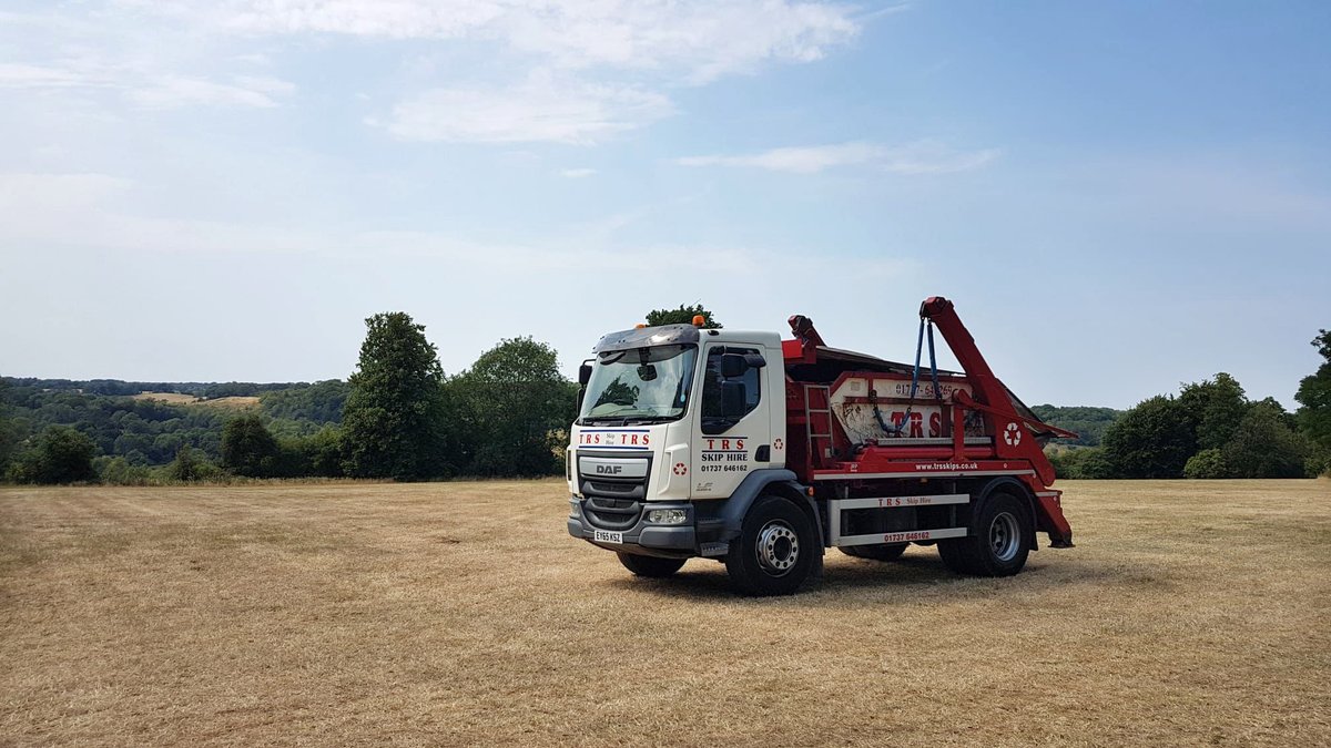🤔Did you know❓ We can provide 🗑skip hire to builders, homeowners, and businesses. Need help with selecting the right size 🔀skip to hire, then the TRS team are on hand to 🙌help you. For more information☎️ 01737 646162 #TRS #TRSremovals #skip #skiphire #surrey #kent #merstham