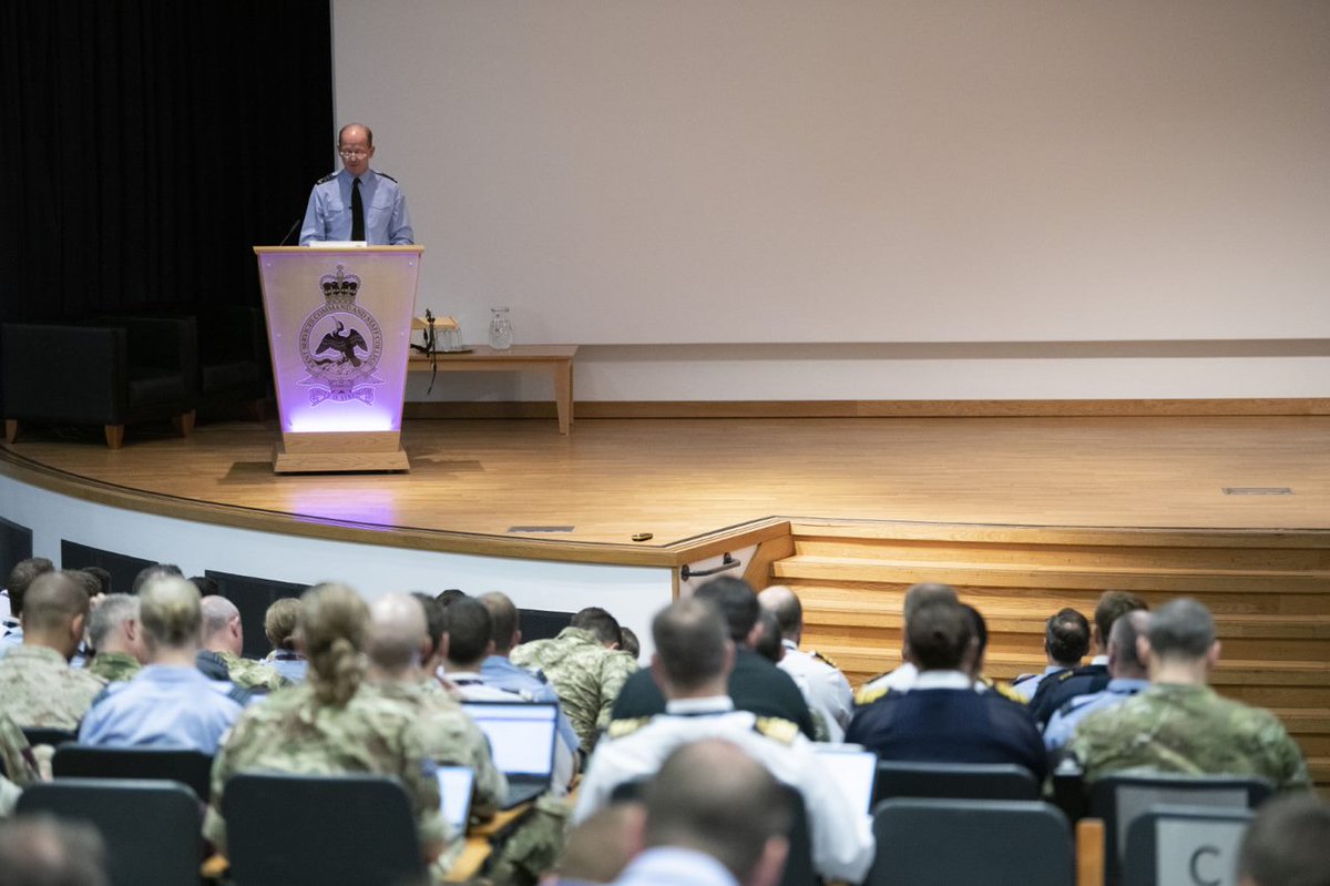 Air Chief Marshal Sir Mike Wigston KCB CBE ADC, Chief of the Air Staff, visited DefAc this week to deliver a keynote address to @UKACSC 26. During the address, he briefed the course broadly on air and space power and its important role in contemporary and future warfare.