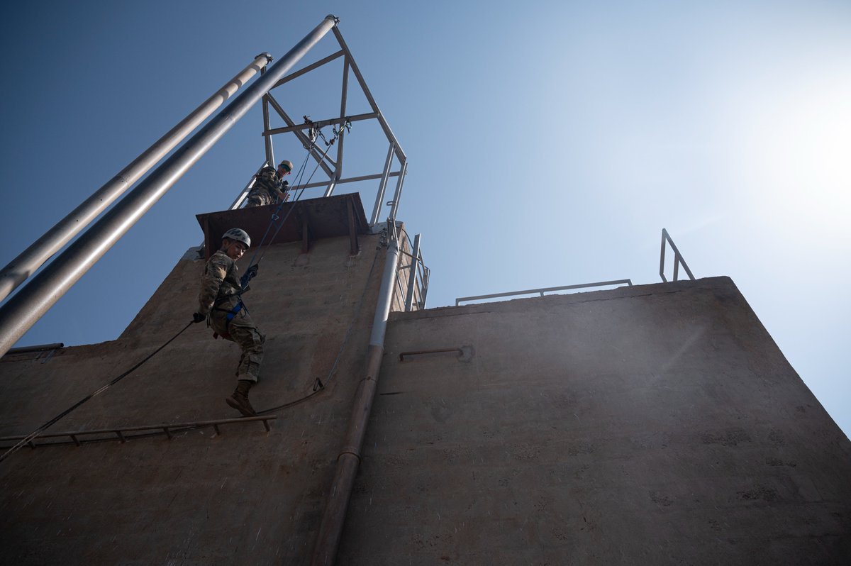 CJTFHOA's tweet photo. Check out these cool photos of U.S. service members, assigned to #CJTFHOA, participating in the French Desert Commando Course! #FDCC

@USAfricaCommand | @DeptofDefense https://t.co/sPBJ7v5BYl