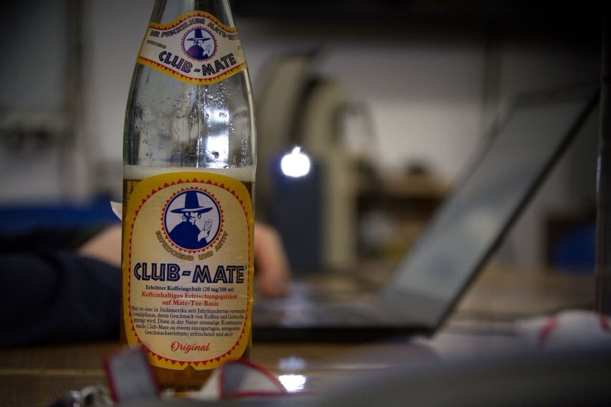 Sogar die #Kürbisse 🎃 sind bei uns illuminiert. Schöne #Fotografie-#Bastelei  mit einer #Blende aus dem #Lasercutter von letzter Woche.